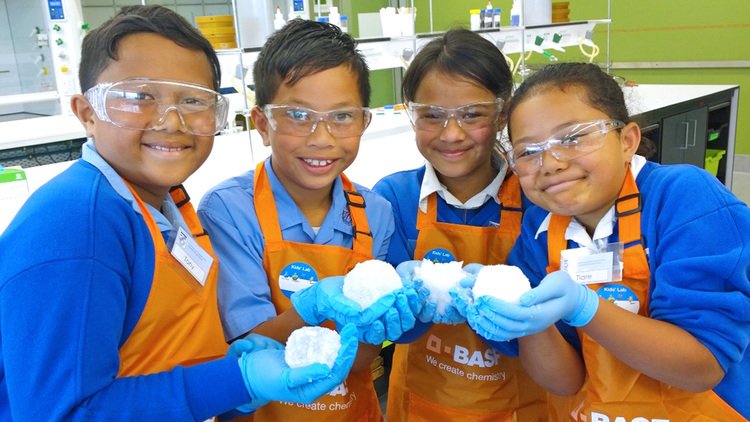Todays World #ScienceDay highlights the important role of science in society. We also see the importance for science based discussions and that is why we focus our social engagement efforts on education. See how: basf.com/en/company/sus…