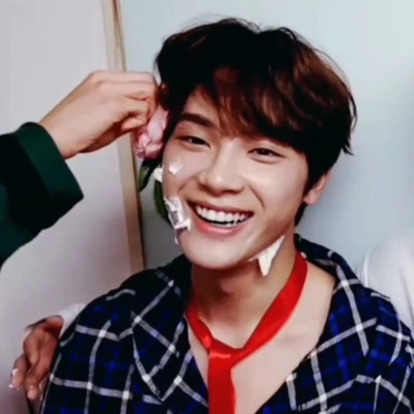 L_HNDV's tweet photo. 볼때마다 죽을거같다 https://t.co/5beFcWCKyY