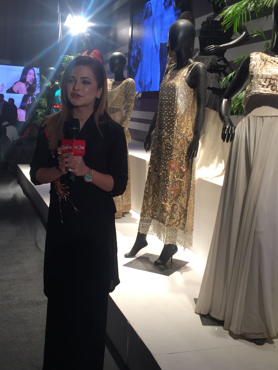 EditionPK's tweet photo. #HiraHussain spotted at the #RedCarpet of #FPW #TDAP #FashionPakistan #TVonepk #FPMF17 #MillennialFashion #Edition #EditionPK https://t.co/aGdSa2DcK9