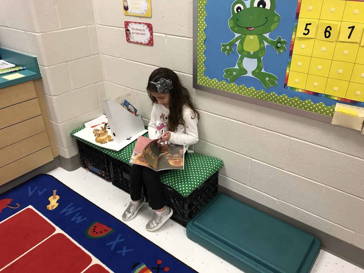 MelissaPatschke's tweet photo. Kinder-scholars in action!
Mrs. Phillips class loves station work!
#AllStarUPE
#geniusthinking https://t.co/k7qQBYcYlF