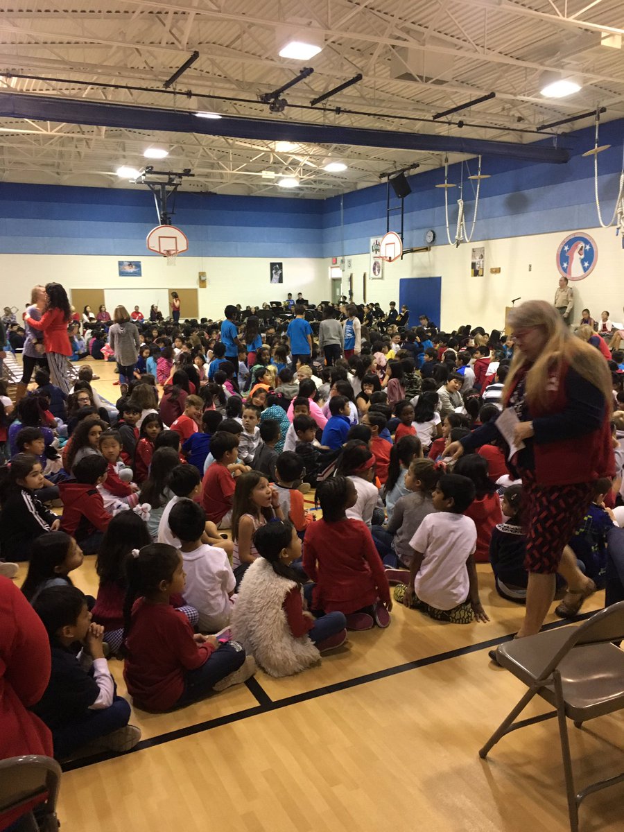 Getting ready for the Veteran's Day Ceremony <a href="/colinpowelles/">Colin Powell ES FCPS</a>