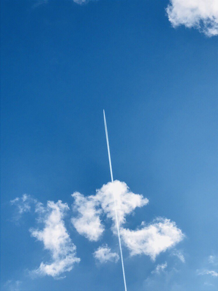 DjNelsonFeel's tweet photo. #airplain #bluesky #whiteclouds https://t.co/ymAdMQs6xn