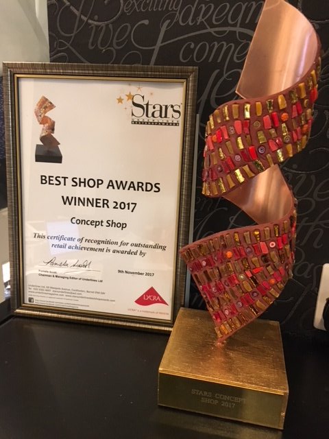 kinsale_ie's tweet photo. Many congratulations to Guny Patel of Kinari Boutique Kinsale who WON an Underlines Magazine Stars 'Best Shop Award' last night in London. 
#KinariKinsale #ShopLocal https://t.co/7M1lqGfQ15