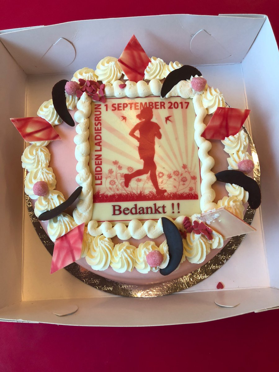 Hartelijk dank voor de overheerlijke taart <a href="/LeidenLadiesrun/">Leiden Ladiesrun</a> Tot volgend jaar! #hardlopen #ladiesrun #sportmassage