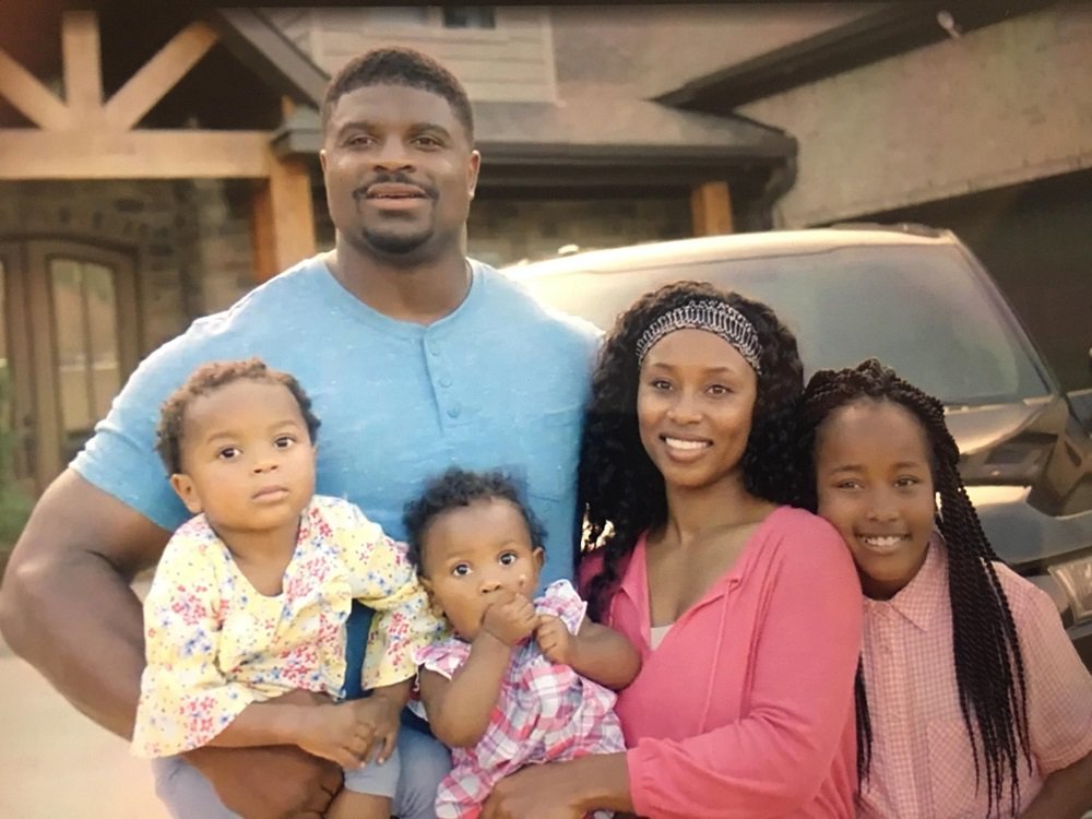 BTW_Sports's tweet photo. NFLPlayerEngage : .TBBuccaneers ClintMyles_ approaches fatherhood with Hall-of-Fame level fervor #NFLDADS #fatherh… https://t.co/9EUVHbIHqG) https://t.co/GhgFhuNLZT