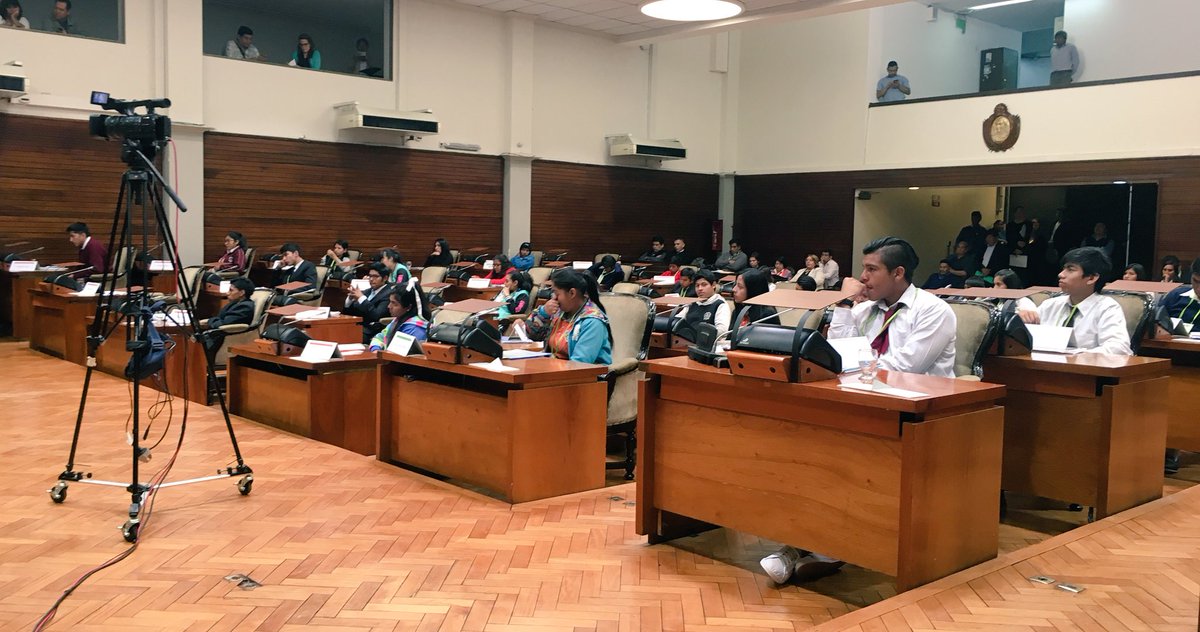 vickylunaok's tweet photo. En el #ParlamentoJuvenil los estudiantes expusieron sus Proyectos, lo defendieron y muchos fueron aprobados. #FelicidadesLegisladoresJuveniles 👏🏼👏🏼👏🏼👏🏼 https://t.co/qelvGxhJIU