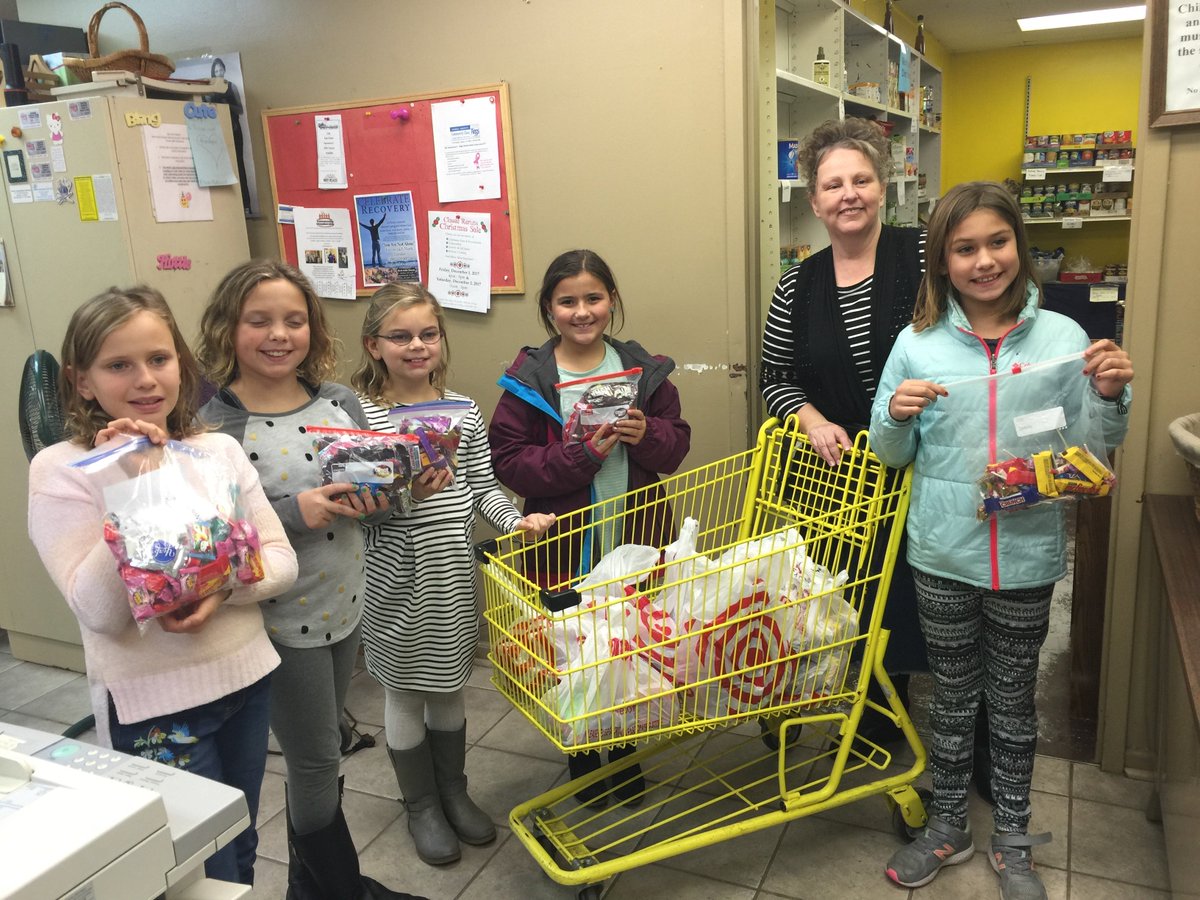 ZvillePool's tweet photo. Thanks to our Swim for Sweets program, the Zionsville Aquatic Center delivered over 27lbs. of candy to the Caring Center in Lebanon via Zionsville Girl Scout Troop 1362! A great big THANK YOU for your donations! #caringcenter #ZAC #swimforsweets #helpingothers #SIEW https://t.co/0iPmLWs9dJ