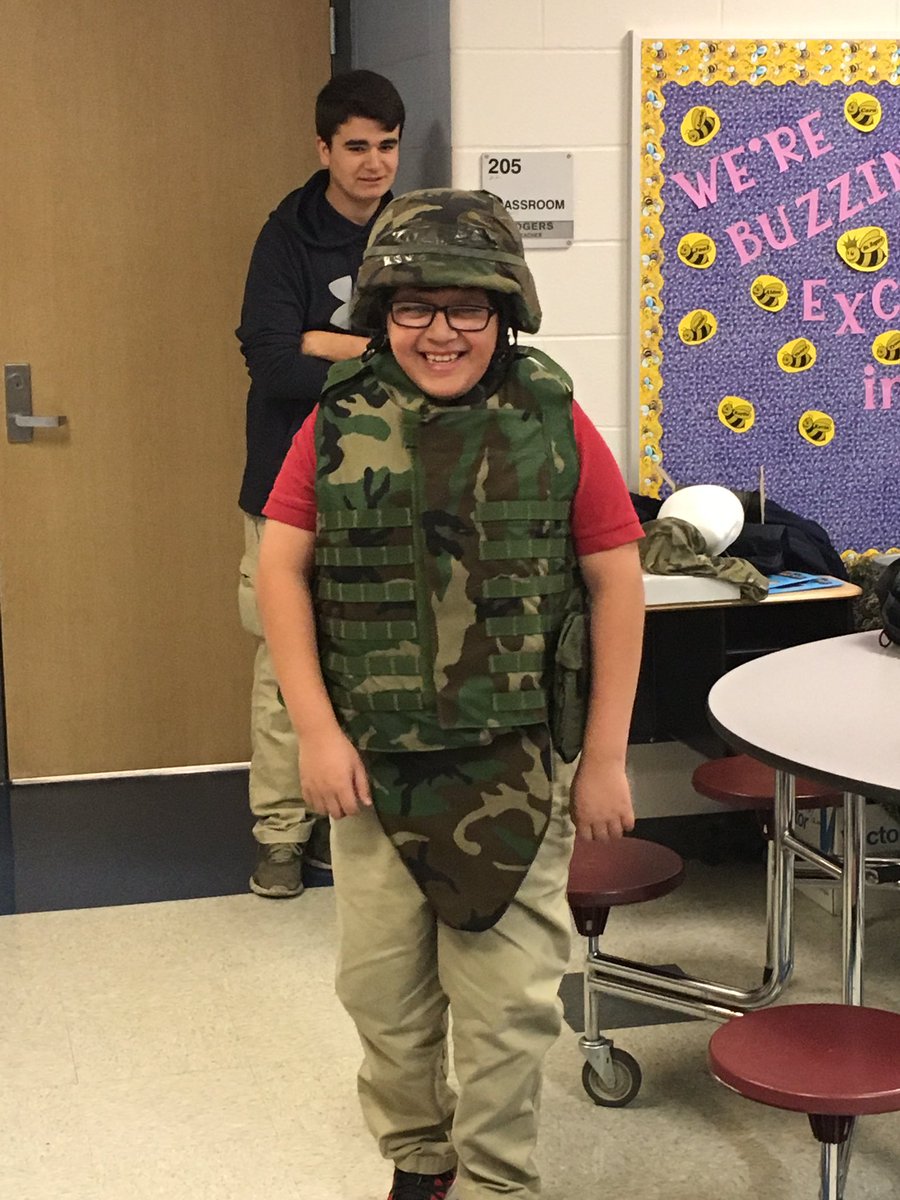 MapleElemPRIDE's tweet photo. Learning about our Veterans and their military service. Maple thanks all the men and women in the armed services! #PCLSPride https://t.co/QGVlmnq4iA
