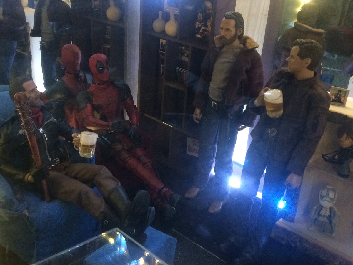 Just hanging out with some cool people at the bar

#jackbauer #negan #rickgrimes #onesixthscale