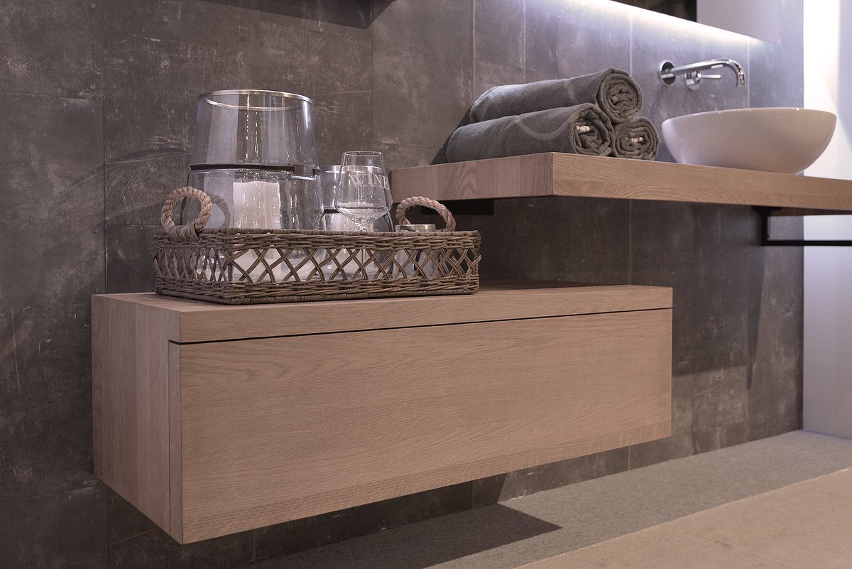 Onze #eikenhouten #badkamermeubels zijn geolied en gelakt en hierdoor uiterst geschikt voor jouw badkamer!