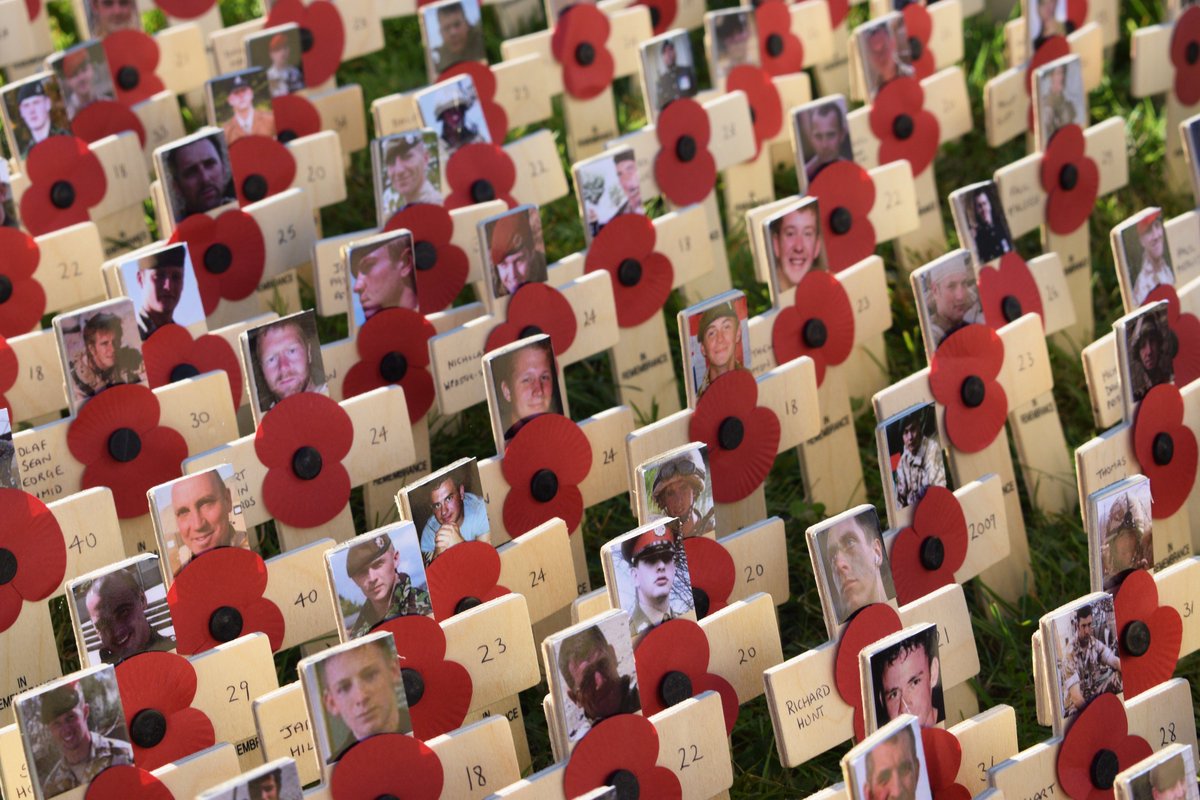 The Royal Wootton Bassett Field of Remembrance is now open every day in the Walled Garden at #LydiardPark, from 9.00am to 4.00pm, until Sunday 19 November. goo.gl/PYmvxA 

<a href="/PoppyLegion/">Royal British Legion</a> #RemembranceDay2017 #Swindon