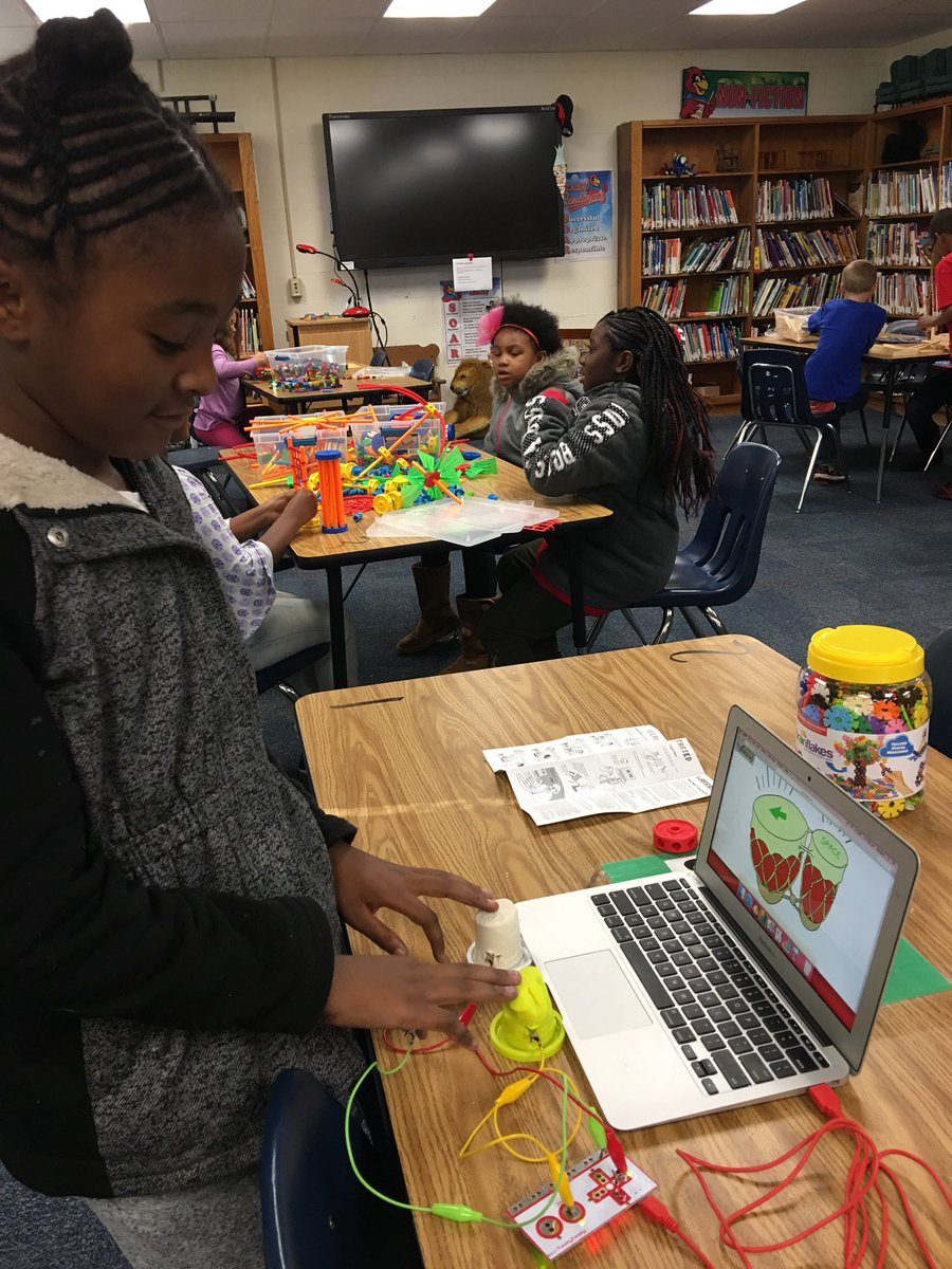 JBCaryLibrary's tweet photo. Cary MakerSpace! Making music with play doh and Makey Makey! https://t.co/XpvQvSx9ya