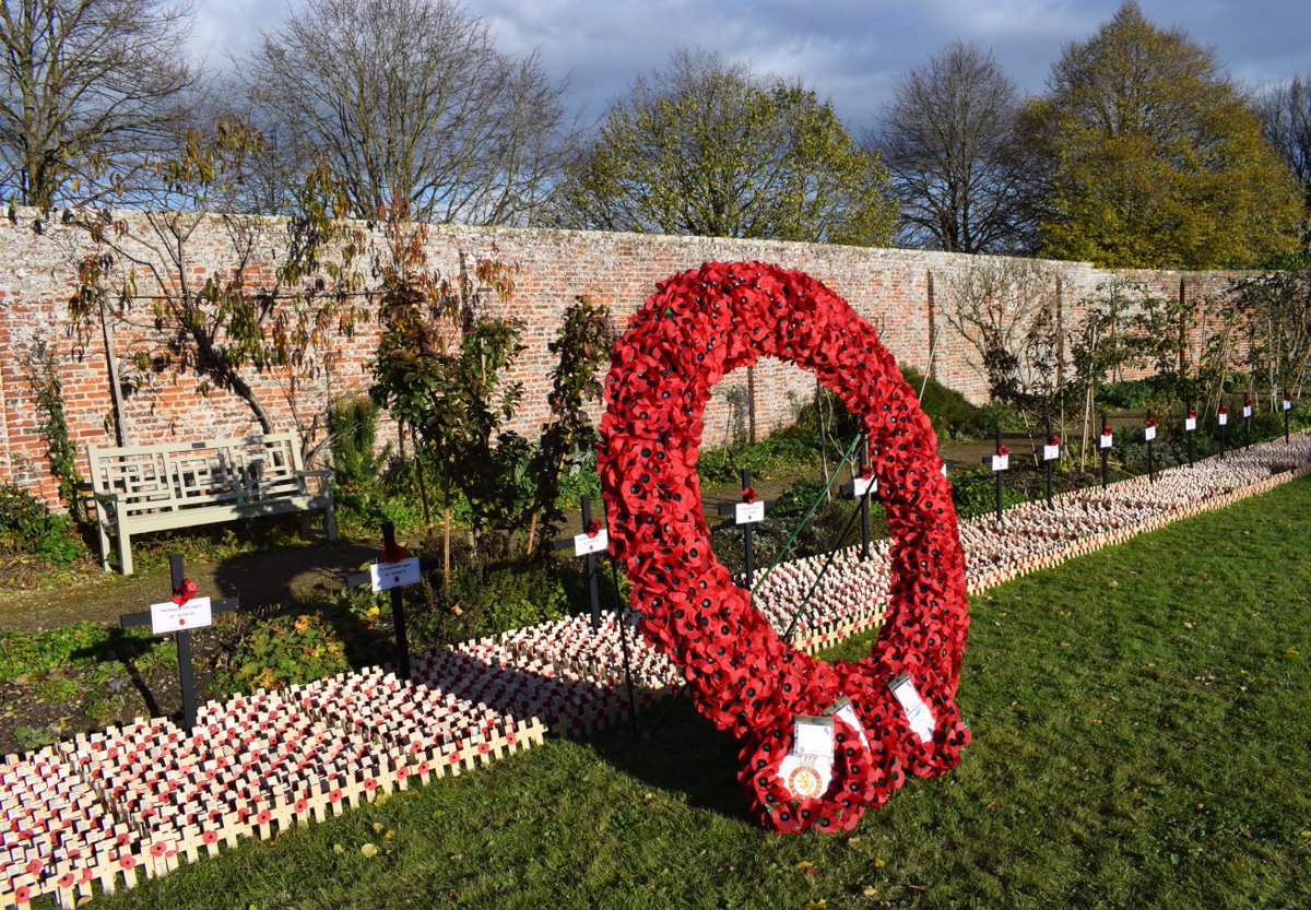 LydiardPark's tweet photo. The Royal Wootton Bassett Field of Remembrance is now open every day in the Walled Garden at #LydiardPark, from 9.00am to 4.00pm, until Sunday 19 November. https://t.co/hvV25tL2mr 

@PoppyLegion #RemembranceDay2017 #Swindon https://t.co/Ya8BfBZDQk