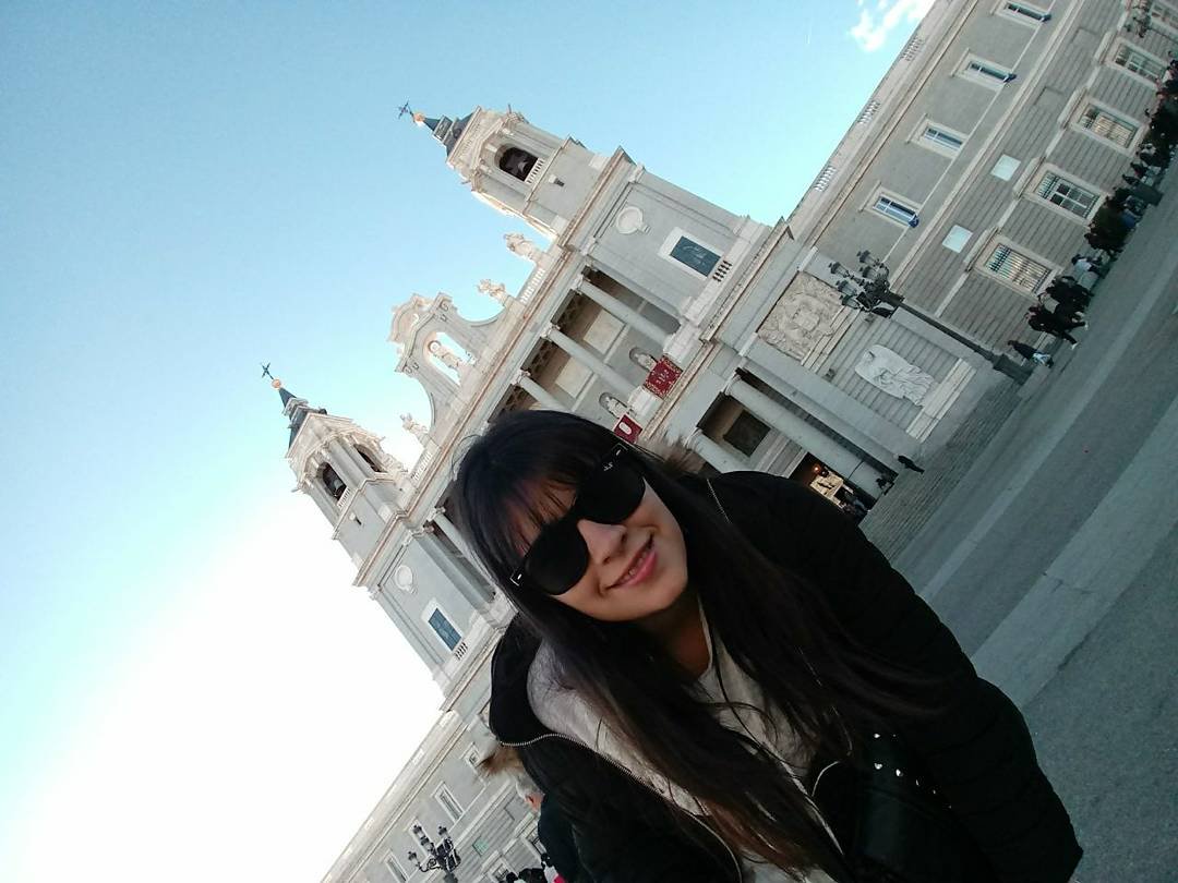 Los40ar's tweet photo. #GIRA40 Micaela ya está en Madrid para disfrutar de #LOS40MusicAwards con su #LGK10_2017 #GoodMoments #ExpertosEnSelfies @LG_Argentina https://t.co/ar8r1kBJqu