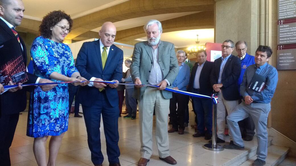 Recién inaugurada la <a href="/FeriaSoftware/">Feria Software USM</a> Visita nuestro stand, estamos recibiendo #prácticaslaborales #FESW2017 #BigData