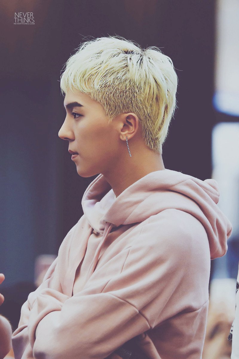 itskizo's tweet photo. Ok, I have to stop browsing Minoβs photos and start studying. But wait, the best side profile Iβve ever seen. #Mino #SONGMINHO #Songfinger #winner https://t.co/hxjgMbWexm