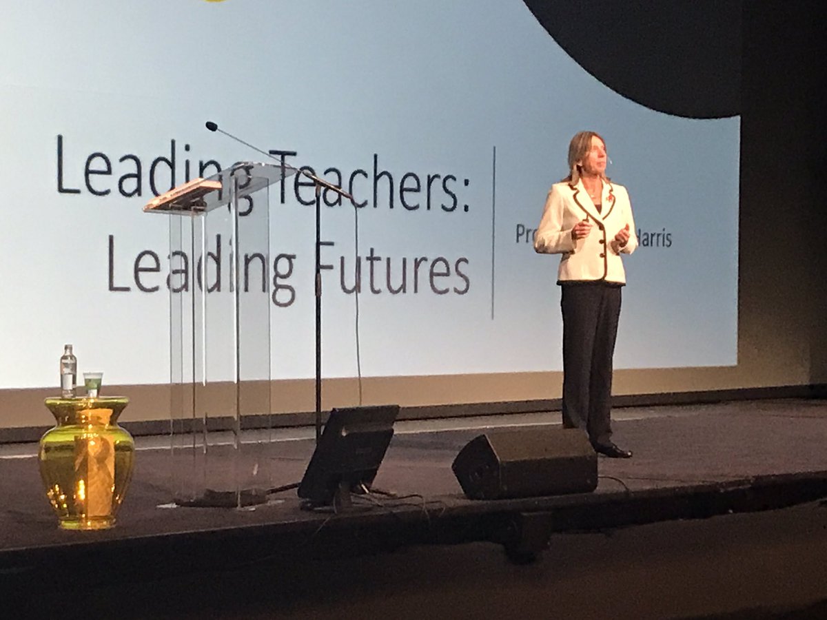 Janneke_Jansen_'s tweet photo. Listening to @AlmaHarris1 at the National CLIL Conference 2017 #CLIL2017 #TTO https://t.co/l0JVlIQiFN