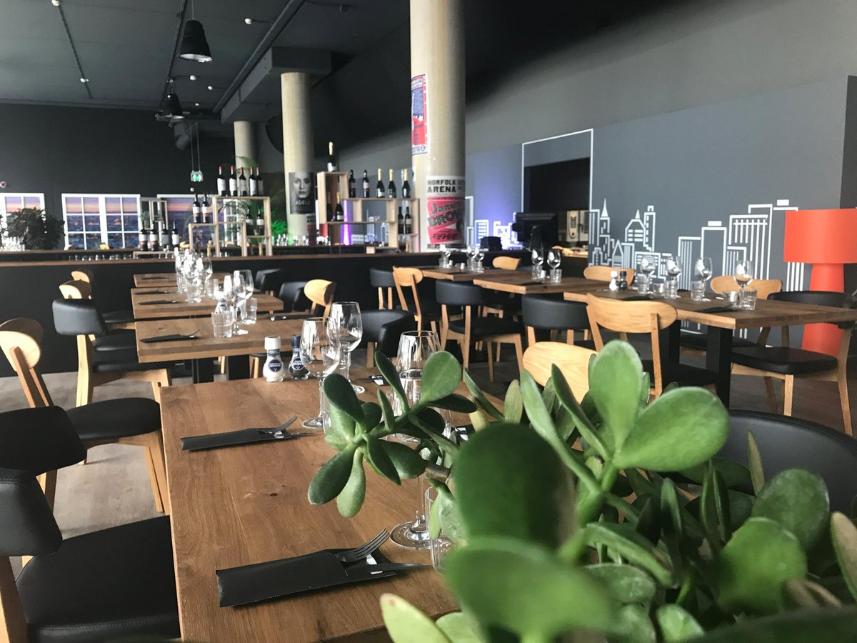 Mooie visuals op de wanden en ramen van het restaurant Soundbites by LUTE in Amsterdam. Alles tezamen zorgt ervoor dat het restaurant een sfeervolle uitstraling heeft.