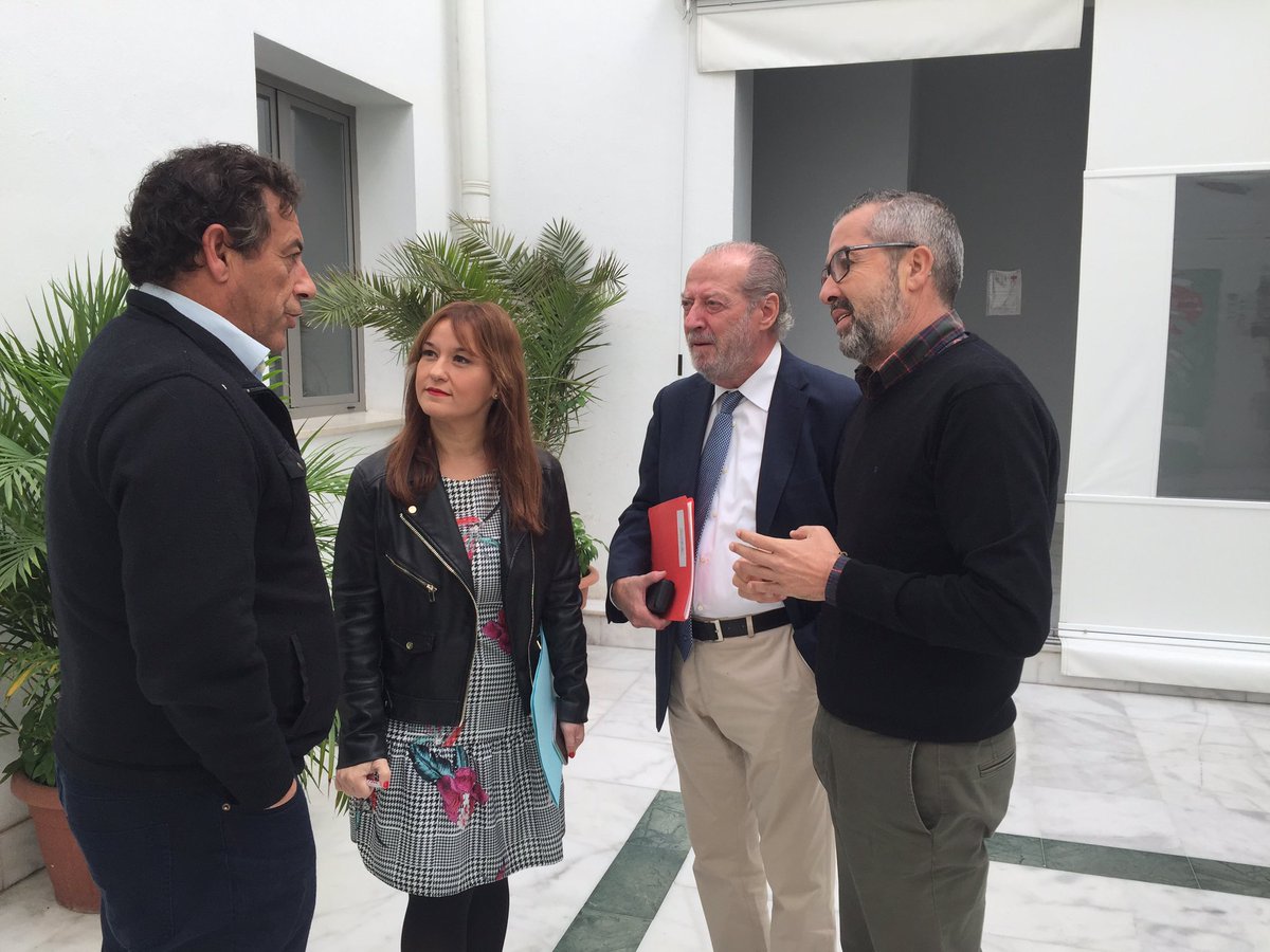 .<a href="/nicadichiara/">Verónica Pérez</a> preside la reunión del Consejo de Alcaldes del <a href="/psoedesevilla/">PSOE de Sevilla</a>. La defensa del municipalismo seguirá siendo la seña de identidad del partido