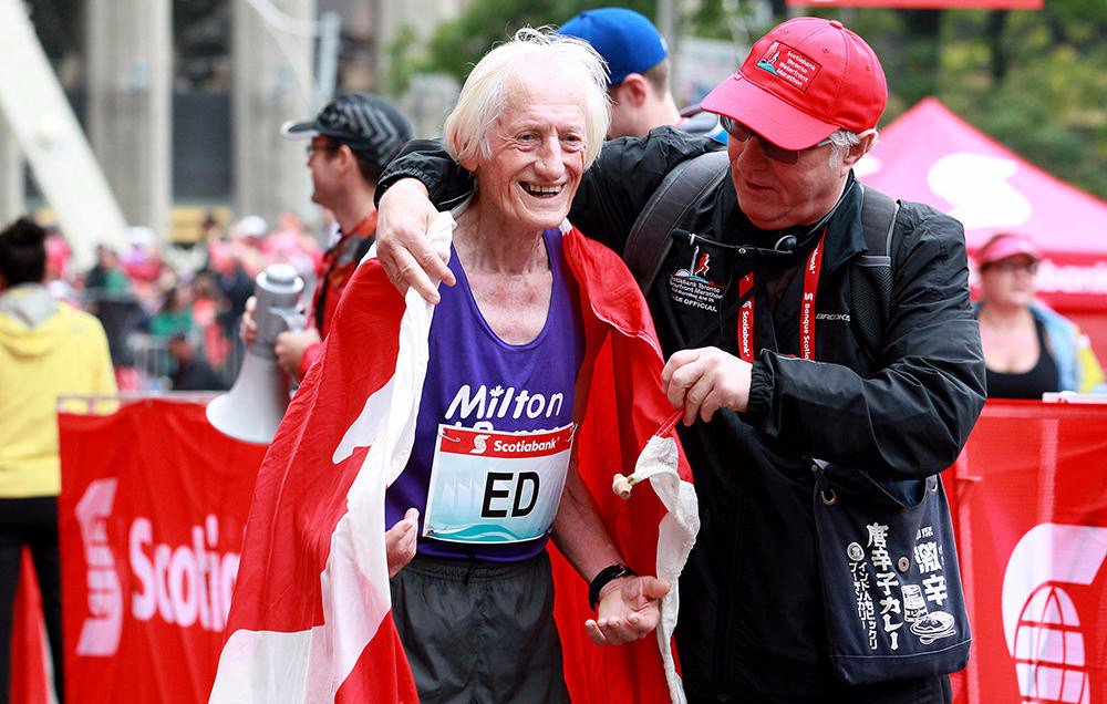 RNRmadmaraton's tweet photo. Nunca serás demasiado viejo para fijarte un nuevo reto, o soñar un nuevo sueño. 
👉https://t.co/G48udQ8j5O
#EdpRNRMadrid #EdWhitlock #FelizFinde https://t.co/asmTk1CfRe