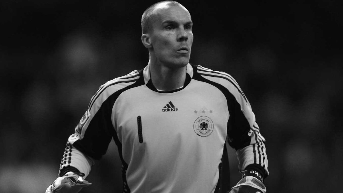 DFB_Team's tweet photo. Wir werden dich nie vergessen, Robert 🙌🏼🙏🏼 #InGedENKEn #DieMannschaft https://t.co/PJtx8RIfxr
