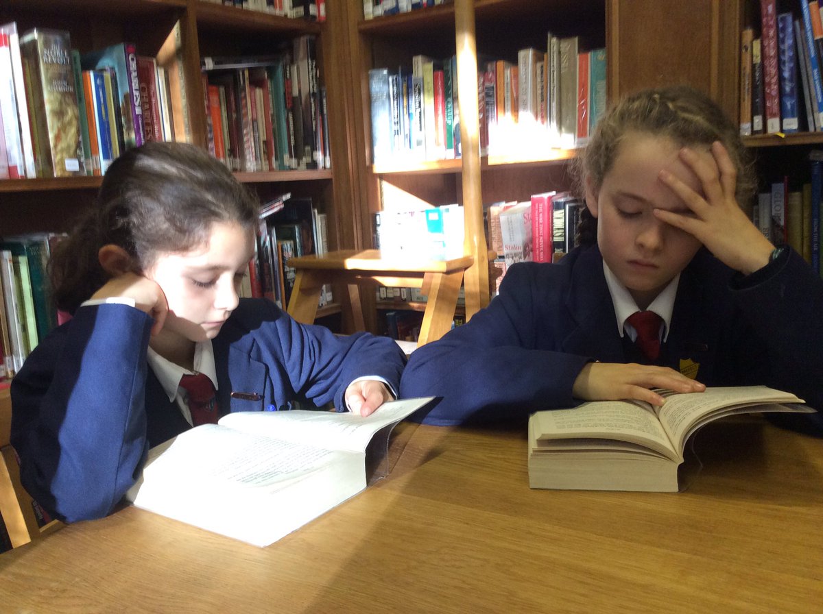 THSch_Junior's tweet photo. Year 6 exploring the books in the Senior School library this morning! @THSch_English #thenglish #thy6 #ilovereading https://t.co/KBvPfK3GCX
