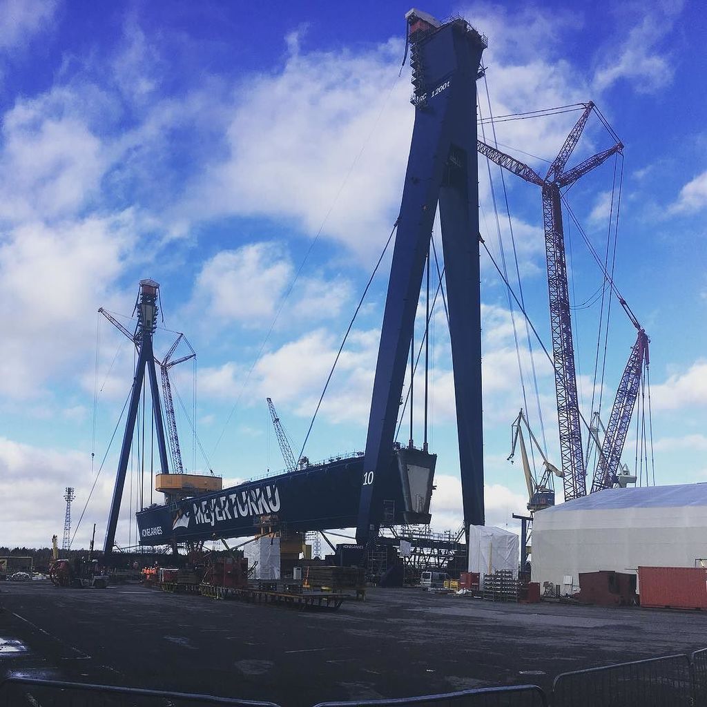 jyrmakin's tweet photo. #meyerturku #konecranes @suomifinland100 @kissmyturku #exellenceinaction #megalifting https://t.co/smmsT5B5Y6 https://t.co/Cr5kYFgRtT