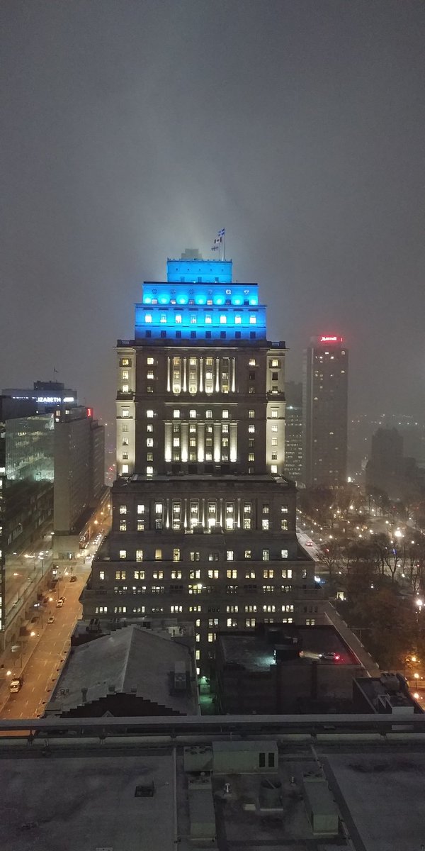 PascalLegendre's tweet photo. Bon matin, Montréal! #sunlifebuilding https://t.co/nf5hiBO3Zm