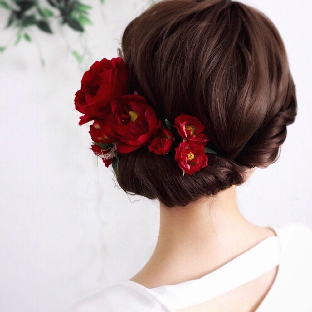 Uzivatel Airaka Na Twitteru Hair Flowers 和装の洋髪に イングリッシュローズの髪飾りです シックな赤が印象的 白無垢の挿し色や 黒引き振袖にもおすすめです そのほか オンラインショップでは 白いリリーや胡蝶蘭など 伝統的な和の服頭飾をイメージ