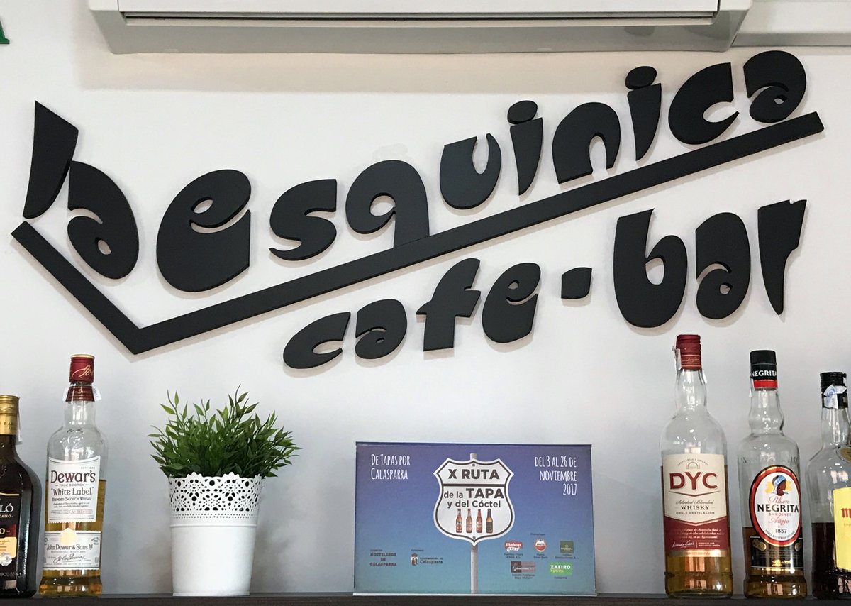 <a href="/La_esquinica/">La Esquinica</a> es uno de los establecimientos donde podrás depositar tu voto de la "X Ruta de la Tapa y del Cóctel" de #Calasparra 🍺🍹

¡Qué bonita queda en su estantería la urna realizada por #GráficasCalasparra! 😊