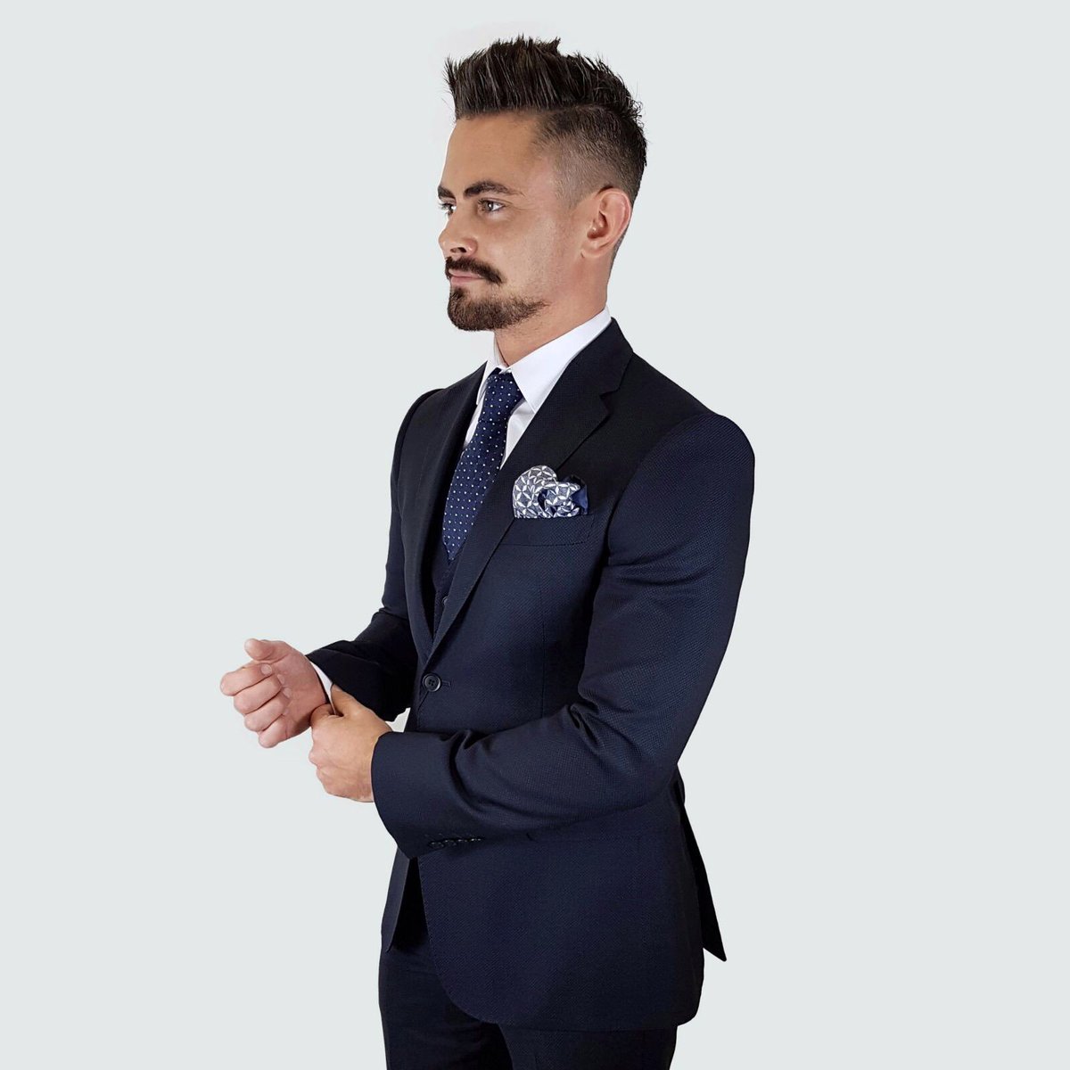 nigelclare's tweet photo. Best suit collection in the North West : Armani Collezioni M Line suit online and in store. Have a great Friday! https://t.co/vAAddnBGtg