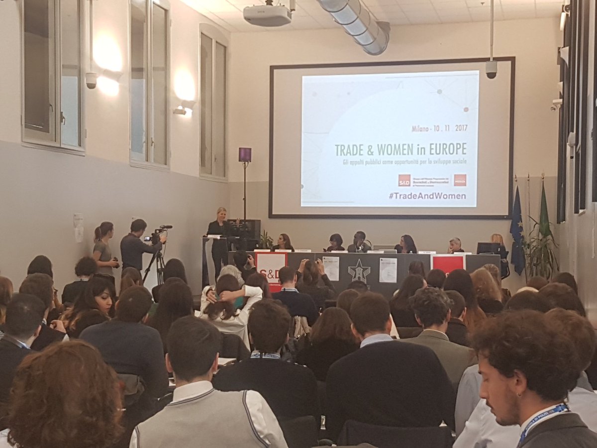 scuolapolitiche's tweet photo. Mi fa piacere avervi dimostrato che le #politiche non sono neutre rispetto agli effetti di #genere. Ai ragazzi della #SdP dico che avere a cuore il nostro paese vuol dire avere il tema delle donne sempre al centro di qualsiasi agenda @alessiamosca   #tradeandwomen https://t.co/A0lP7HOOB8