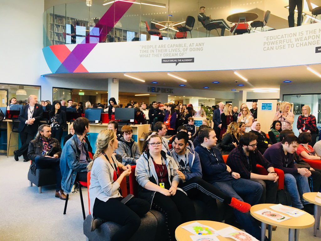 CalderdaleCol's tweet photo. Staff and students observe two minutes silence for #RemembranceDay2017 #WeWillRememberThem https://t.co/xArqi1ig40