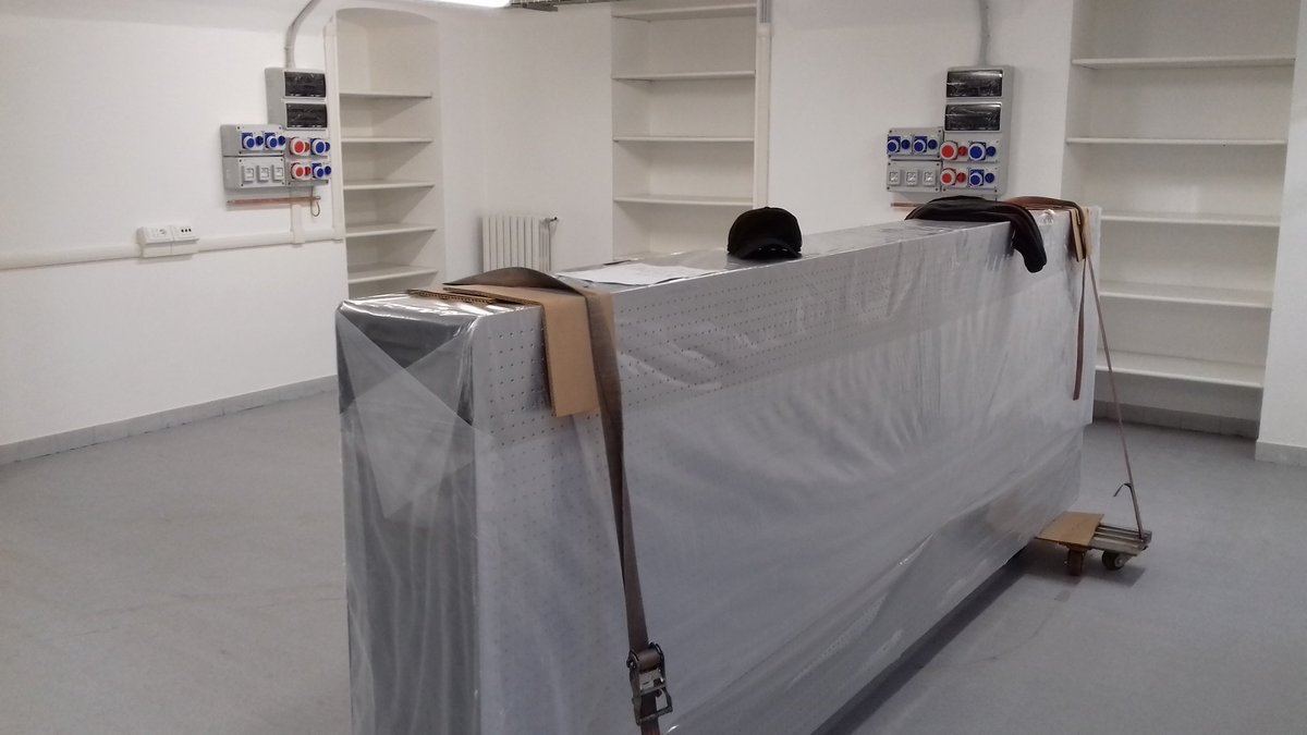 vynisle's tweet photo. 3.6 meters of happiness! #newlab #opticaltable #NanoOptics https://t.co/PpmMUlp5d0