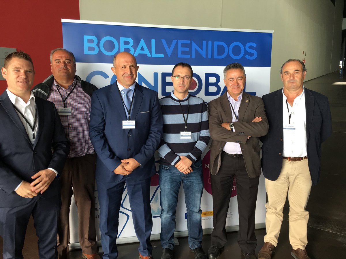 DOManchuela's tweet photo. Muchos amigos en el comienzo de #ConBobal que ha inaugurado @fmartinezarroyo. Gracias a todos los que estáis compartiendo la jornada con #DOManchuela https://t.co/fbuNgPYcWo