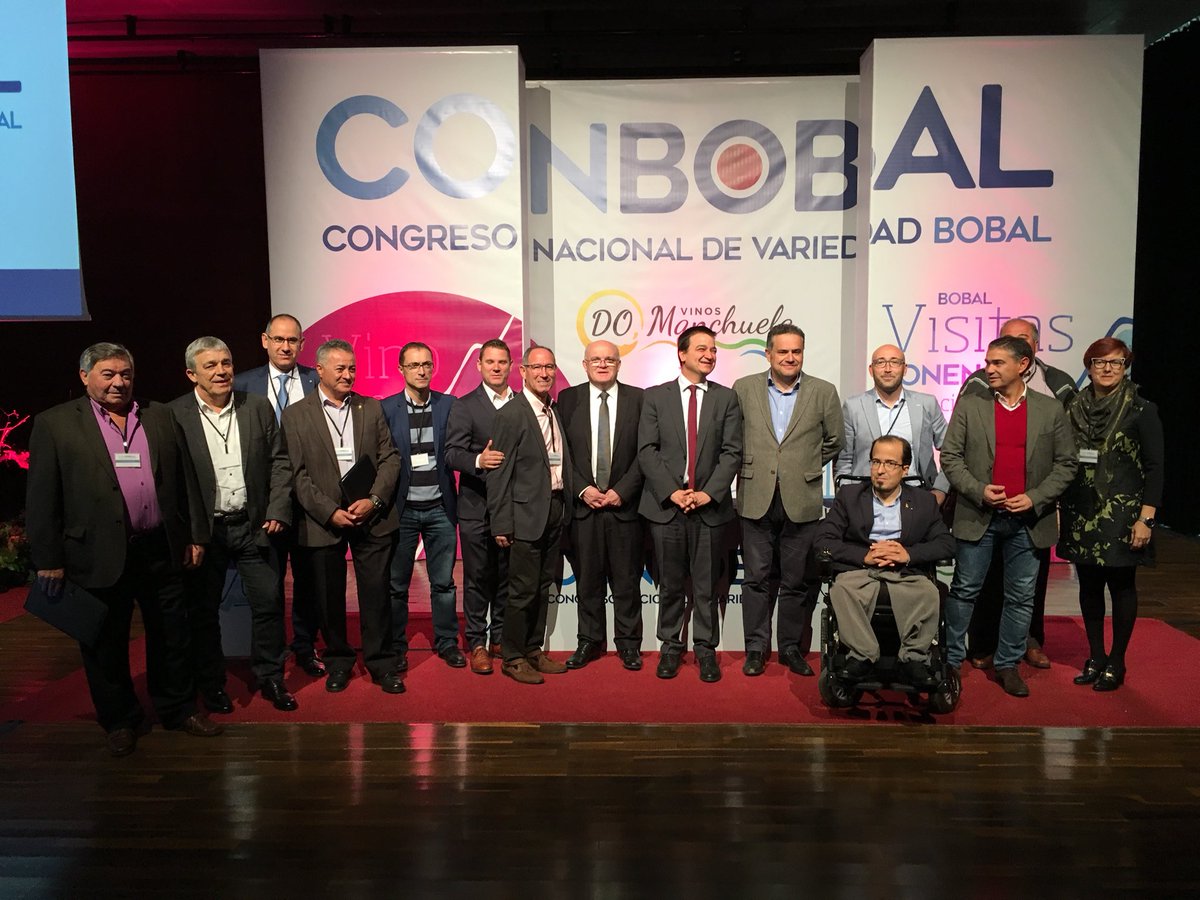 DOManchuela's tweet photo. Muchos amigos en el comienzo de #ConBobal que ha inaugurado @fmartinezarroyo. Gracias a todos los que estáis compartiendo la jornada con #DOManchuela https://t.co/fbuNgPYcWo