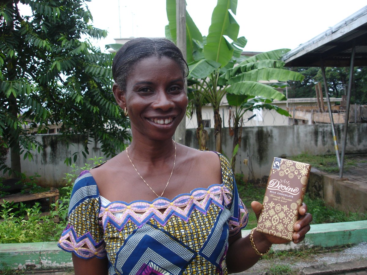 divinechocolate's tweet photo. See how Divine is empowering women farmers https://t.co/AvIlgr6vMi   #EqualPayDay  #doingbusinessdifferently  (In the picture is Cecelia Appianim holding the Milk Chocolate 100g bar) https://t.co/jmvWEhbp5h