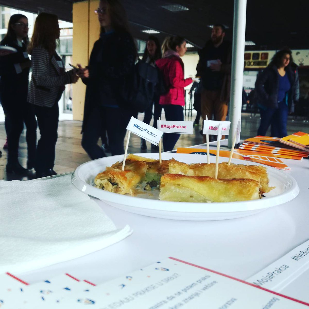 BOSEduCareer's tweet photo. 77% praksi u 2016 realizovano je bez ugovora. Zato danas obeležavamo Dan praktikanata. Pridružite nam se na Platou i podelite svoju priču sa prakse #NeBurekPraksa #InternsDay https://t.co/ldEK5yTyLX