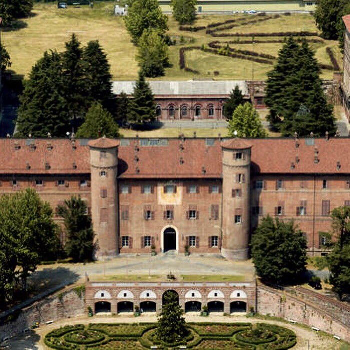 DRMuseiPIE's tweet photo. Da domani #11novembre riapre il percorso di visita del Castello di #Moncalieri. Tutte le info per la visita ➡️ https://t.co/mrA8CV9CIK https://t.co/CDG8EzNgTe