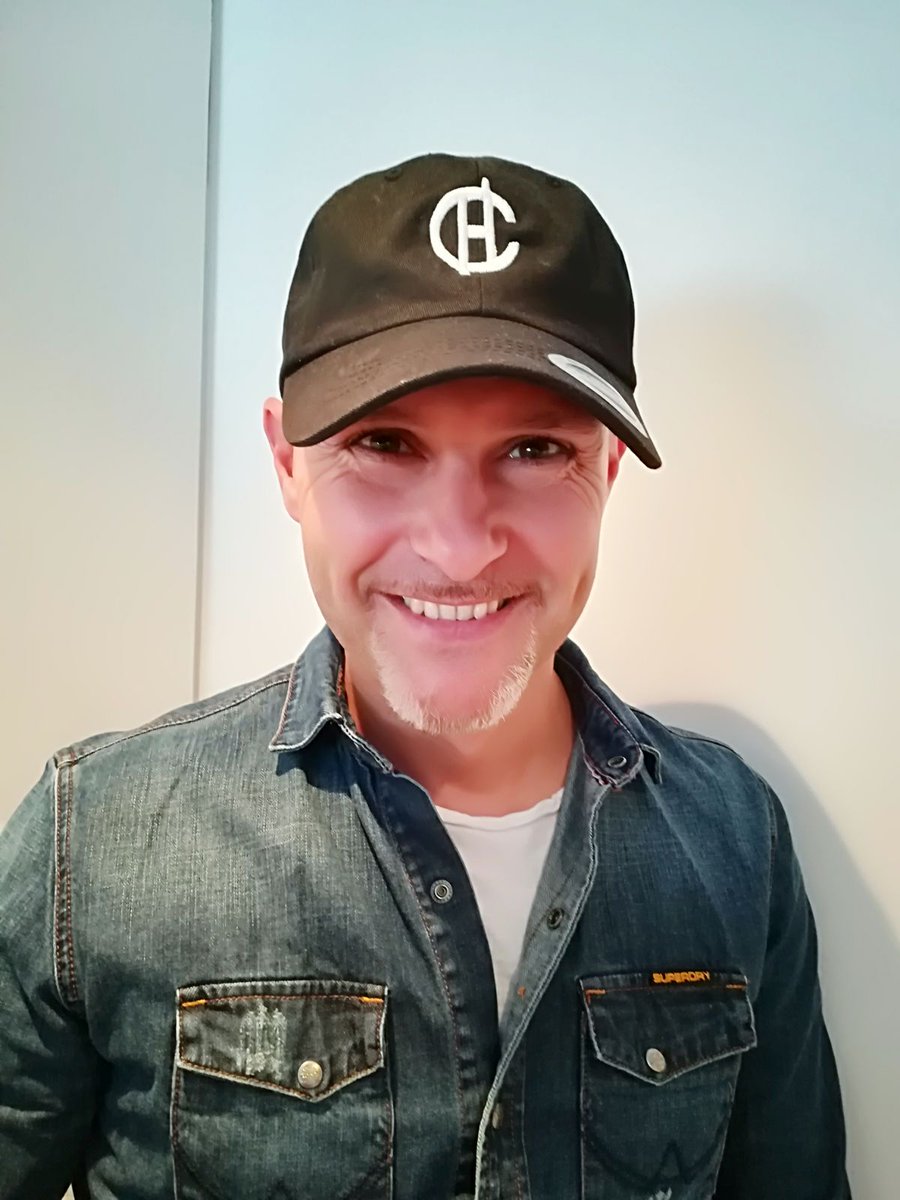 enricbayon's tweet photo. Todos sabéis comprar gorras pero no todas las gorras plantan árboles. Con @caphunters y su iniciativa #StyleForTrees plantaremos 10 árboles por gorra vendida. Sin más. Ten cabeza para tus gorras. https://t.co/KnuF9py3bu
