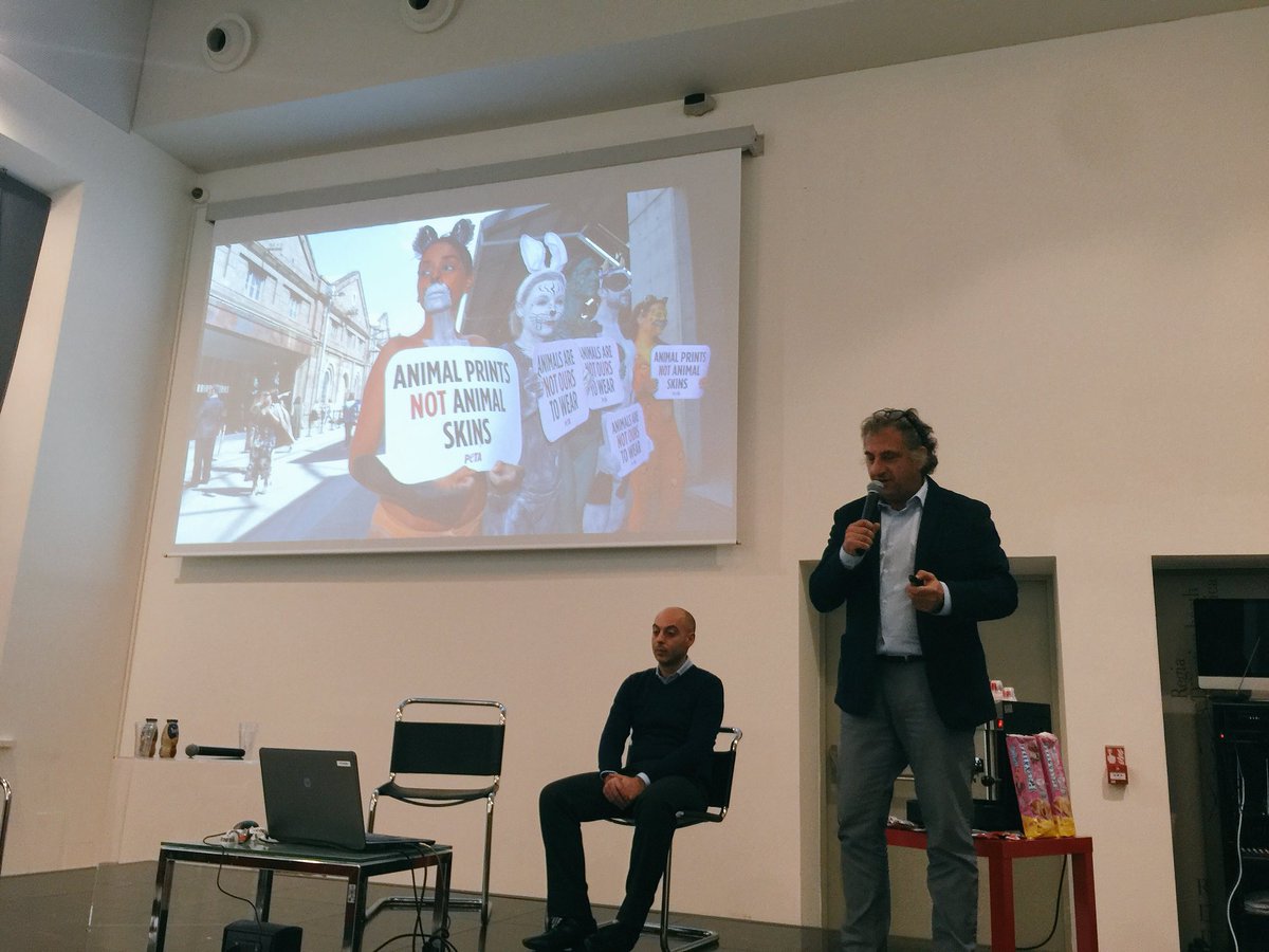 Ha ancora senso fare campagne “mirando a colpire la massa”? No dobbiamo ragionare su cluster e micronicchie. #SDBawards #DSL17 #lenatwork