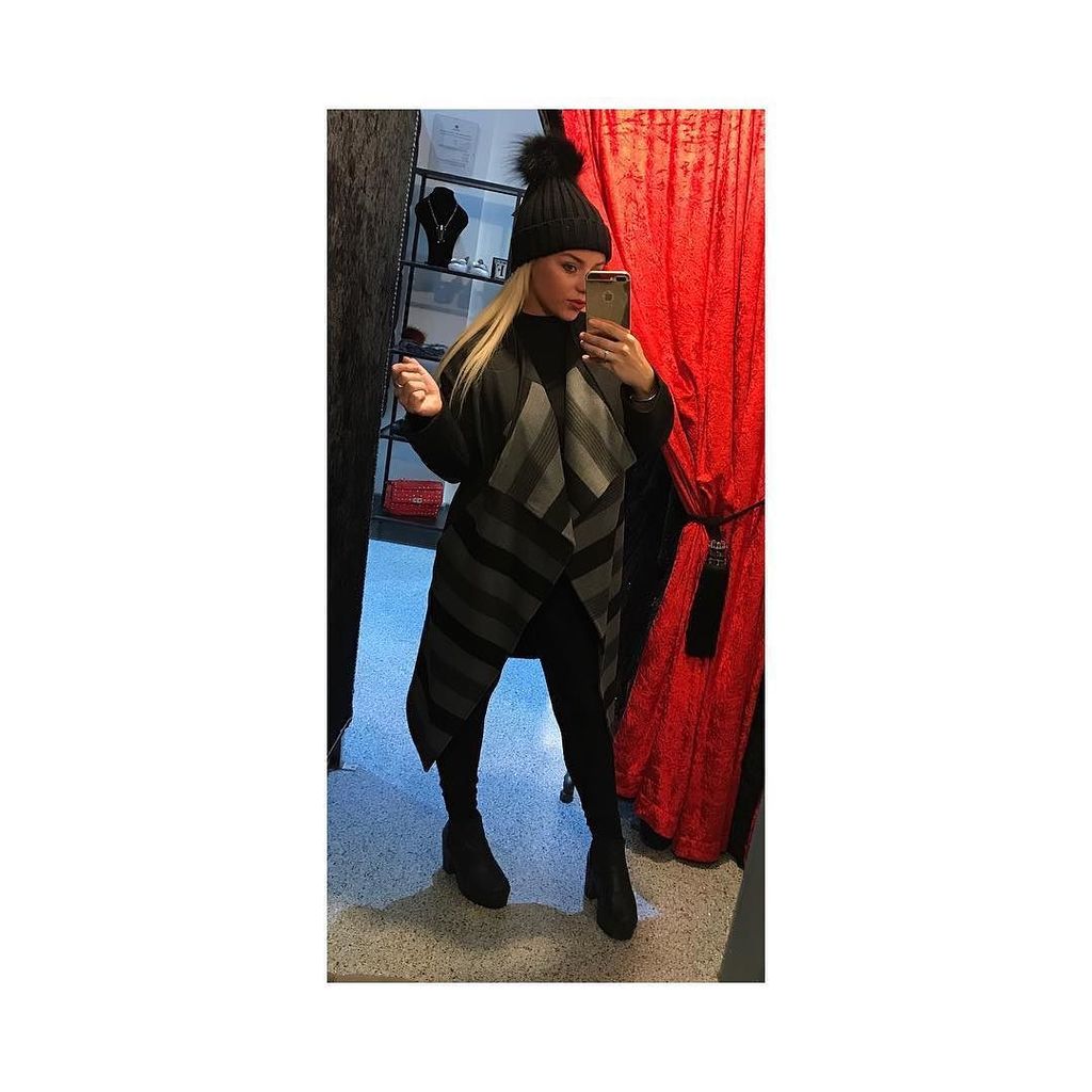 RubyFizzFashion's tweet photo. ✨last 2 left ladies ✨ our grey and black waterfall Kaban jacket
Was £145 ❌ now £102 .
.
#waterfalljacket #winterc… https://t.co/JuHz4Alkcz https://t.co/MmTcwnWWEL