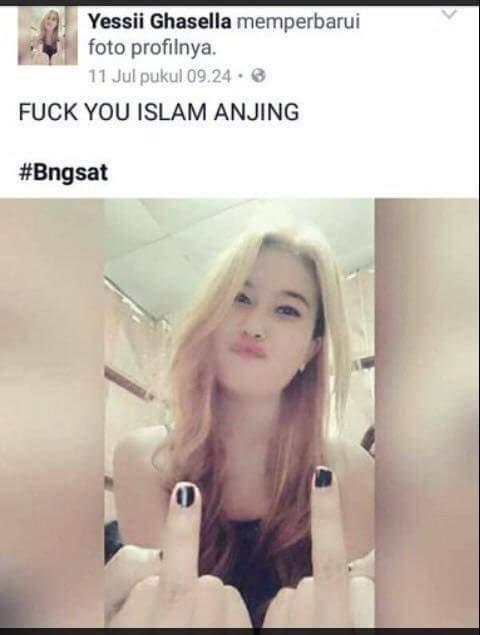 nay_shihab's tweet photo. dsaat agama islam dhina, kitab nya dnista, Allah &amp; nabi nya dcaci maki. umat nya dsuruh sabar, mrk blg bhw islam itu damai, jgn tprovokasi. tp heran nya, mrk2 yg menyuruh sbr itu, sm skali tdk ada tinda kan thdp si PROVOKATOR. dn aneh nya umat yg mbela agama dblg RADIKAL https://t.co/p3BXrqayfH