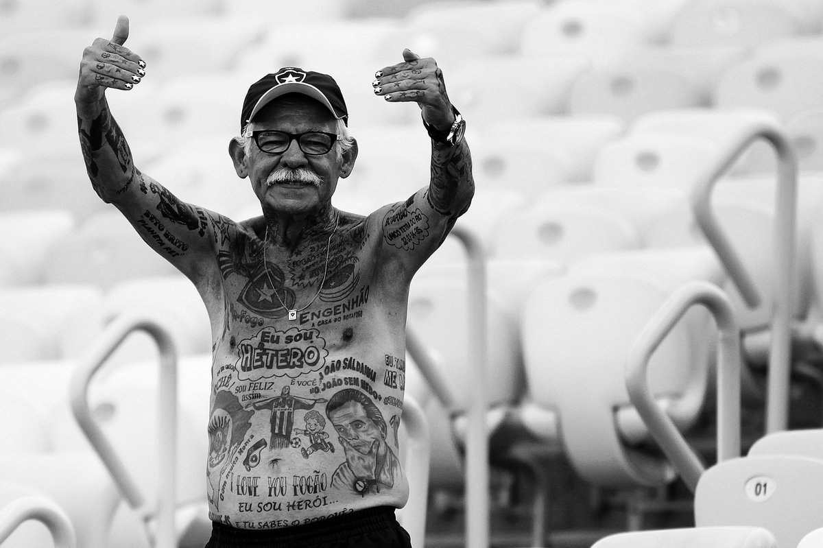Botafogo's tweet photo. Com enorme tristeza, o Botafogo lamenta o falecimento de Seu Delneri, botafoguense ilustre, figura marcante em todos os jogos e símbolo de paixão pelo Glorioso. Uma estrela que vai brilhar eternamente. Fique em paz! 🙏🏻⭐️ https://t.co/PMm9OJq7yu