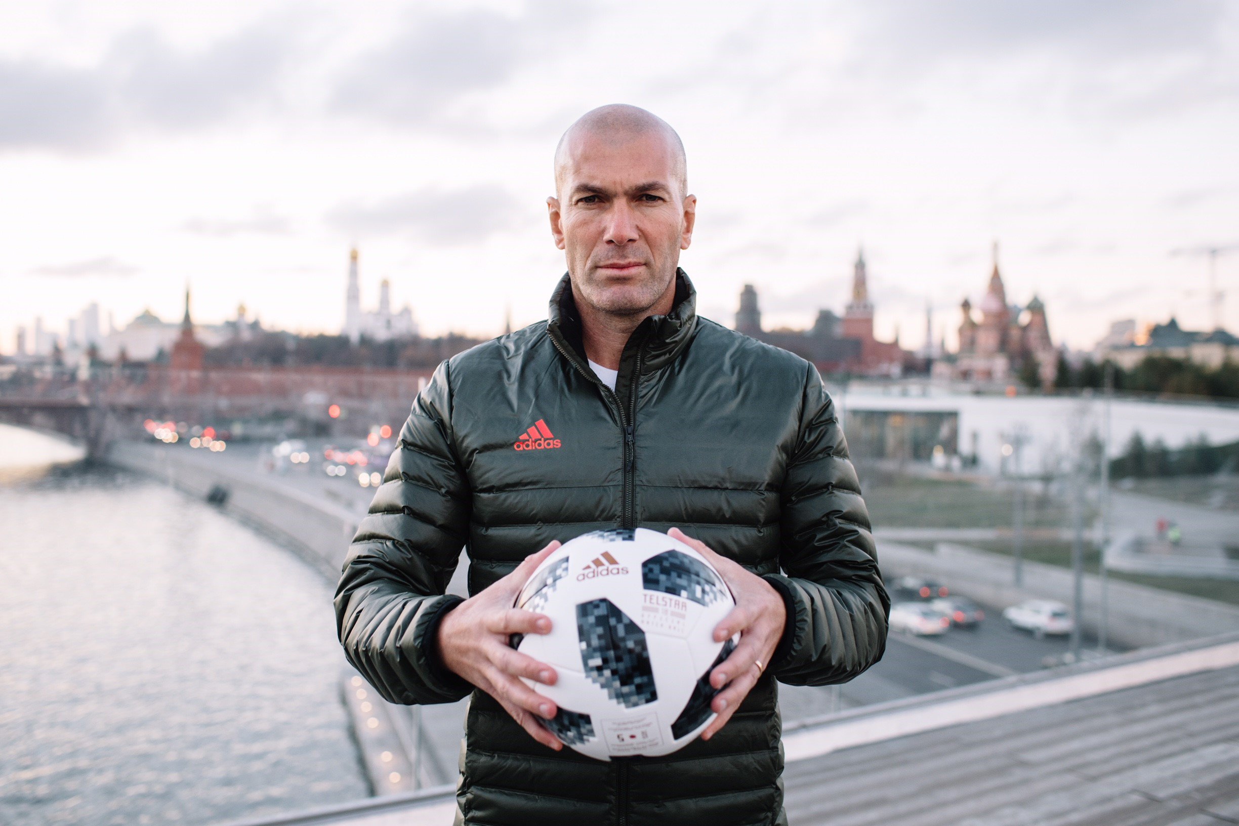 Real Madrid C.F. on Twitter: "🇷🇺🌍🏆 Zidane el el balón oficial del Mundial de 2018. #HereToCreate | @adidasfootball https://t.co/KjmukYUeHZ" / Twitter
