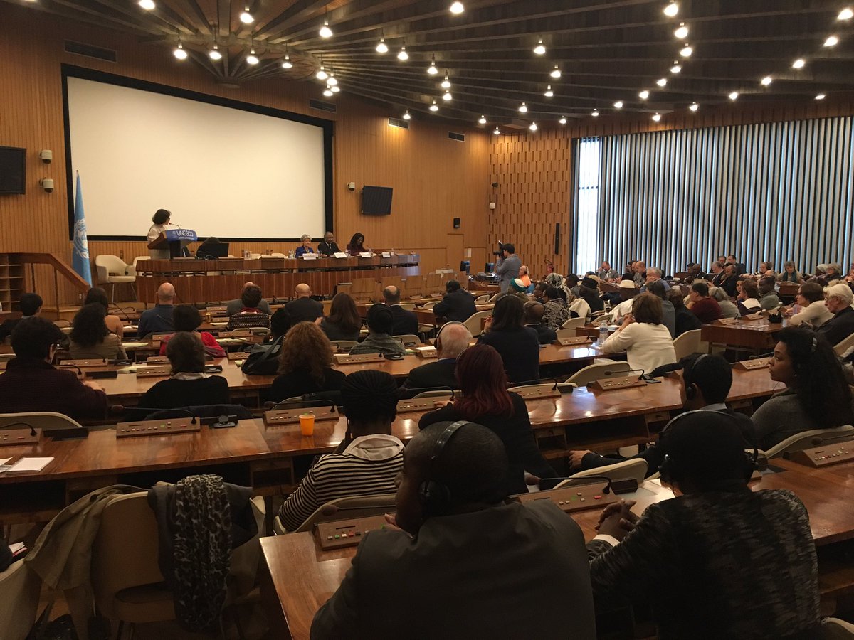 TheZeinabBadawi's tweet photo. Presenting #TheHistoryofAfrica at the @UNESCO General Assembly today with Director General, @IrinaBokova. https://t.co/dksW8rx1dk