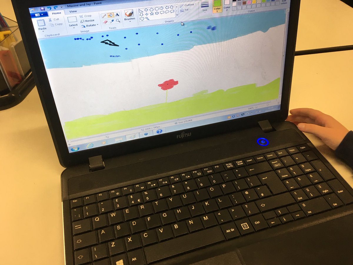 MGLWorld_Gill's tweet photo. Year 1 and 2 creating some beautiful pictures of poppies on the laptops this morning #RemembranceDay #mglworld @mglworld https://t.co/qZW3TUvcC1