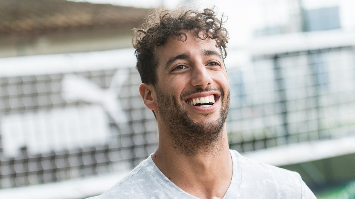 redbullracing's tweet image. The most Brazilian hybrid sport possible! 🏐⚽️ Warming up for the #BrazilGP with some futevôlei 🇧🇷👉 bit.ly/Futevolei17 #FasterTogether