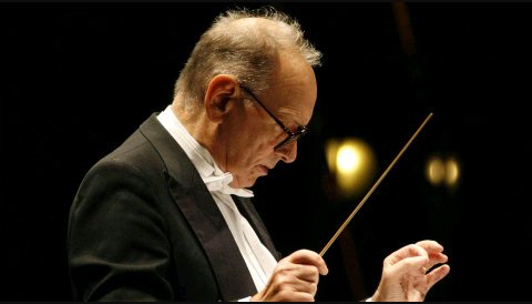 chris_rcq's tweet photo. Bon #anniversaire à #EnnioMorricone #89ans compositeur de + de 500 musiques de films dont il était une fois dans l'ouest, le clan des siciliens, les huit salopards (oscar), les incorruptibles... https://t.co/2f7NGRgK1q