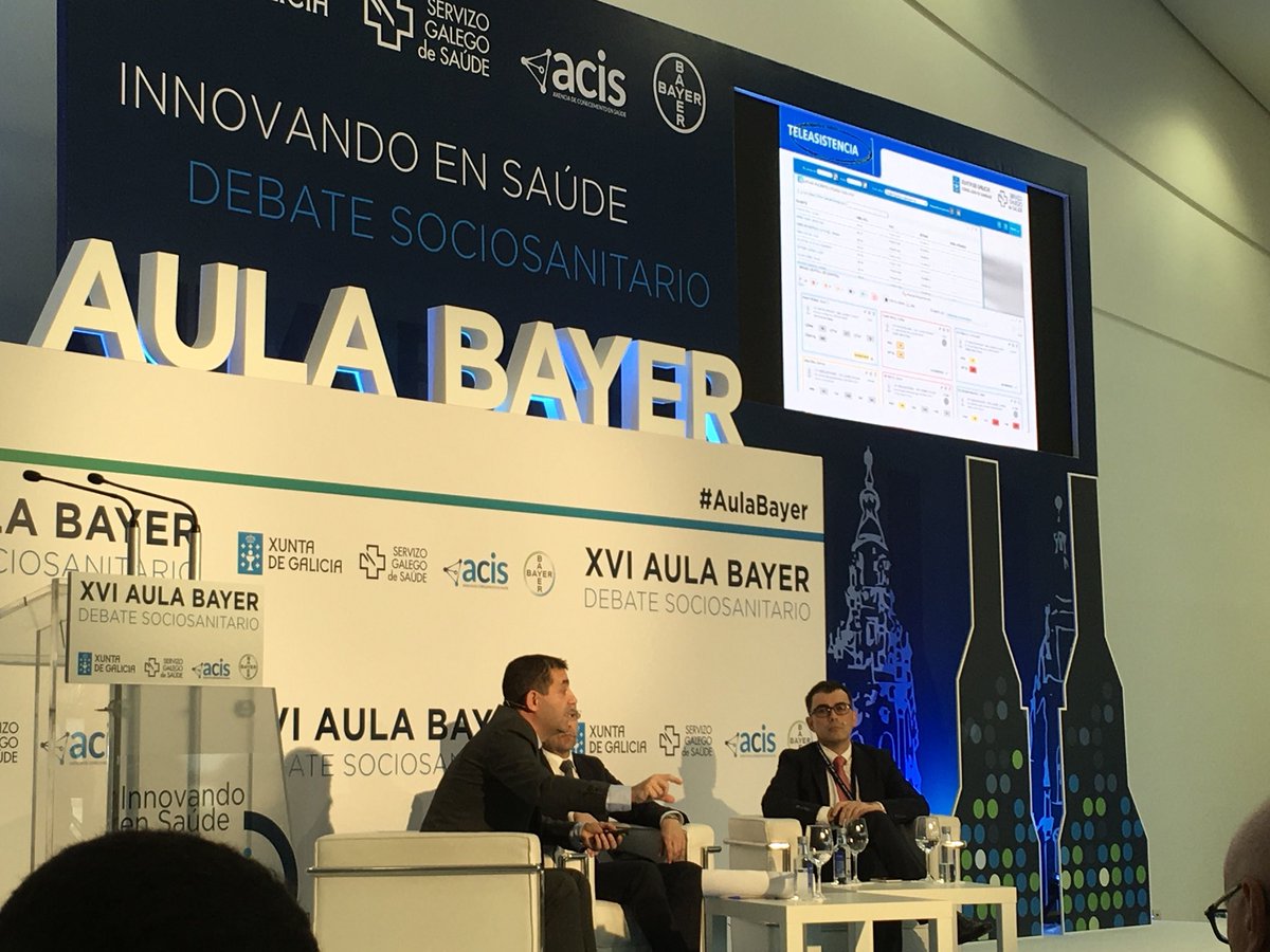 LuisAranton's tweet photo. Benigno Rosón: La historia clínica electrónica es el nexo común para todos los profesionales; la plataforma de teleasistencia está plenamente integrada en la historia (posibilidad de videoconferencia con pacientes) #AulaBayer #empattics #telea https://t.co/VJGdhBMnI9